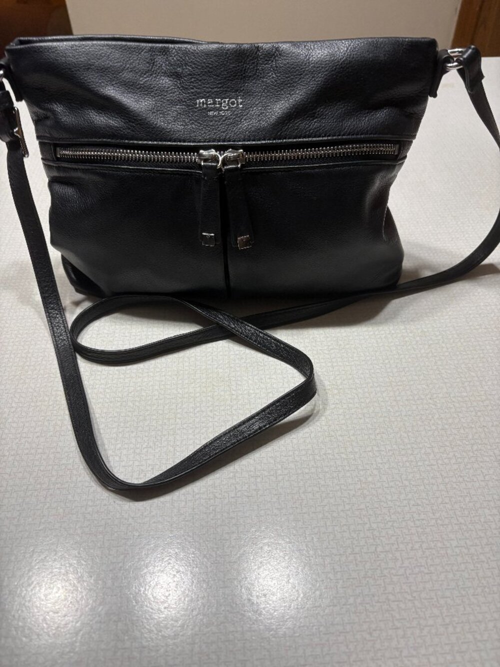 GUC Black Leather margot New York Crossbody